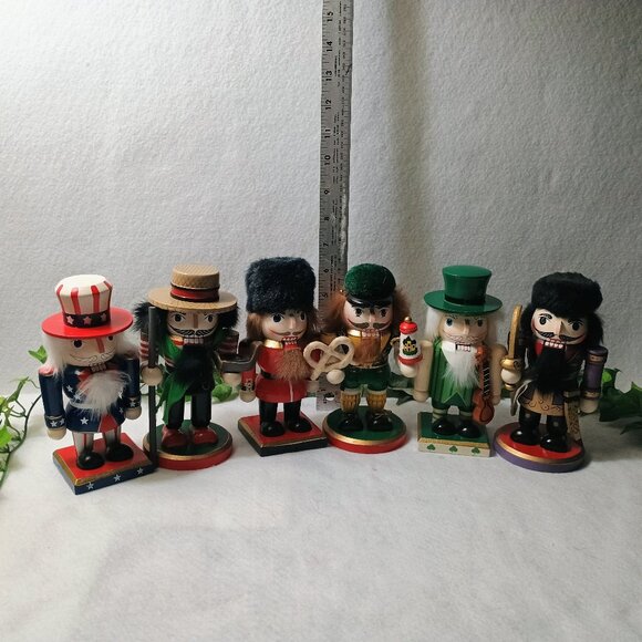 EUC: Holiday Nutcracker Set of 6 From Various Countries Great for Collectors - Picture 1 of 8